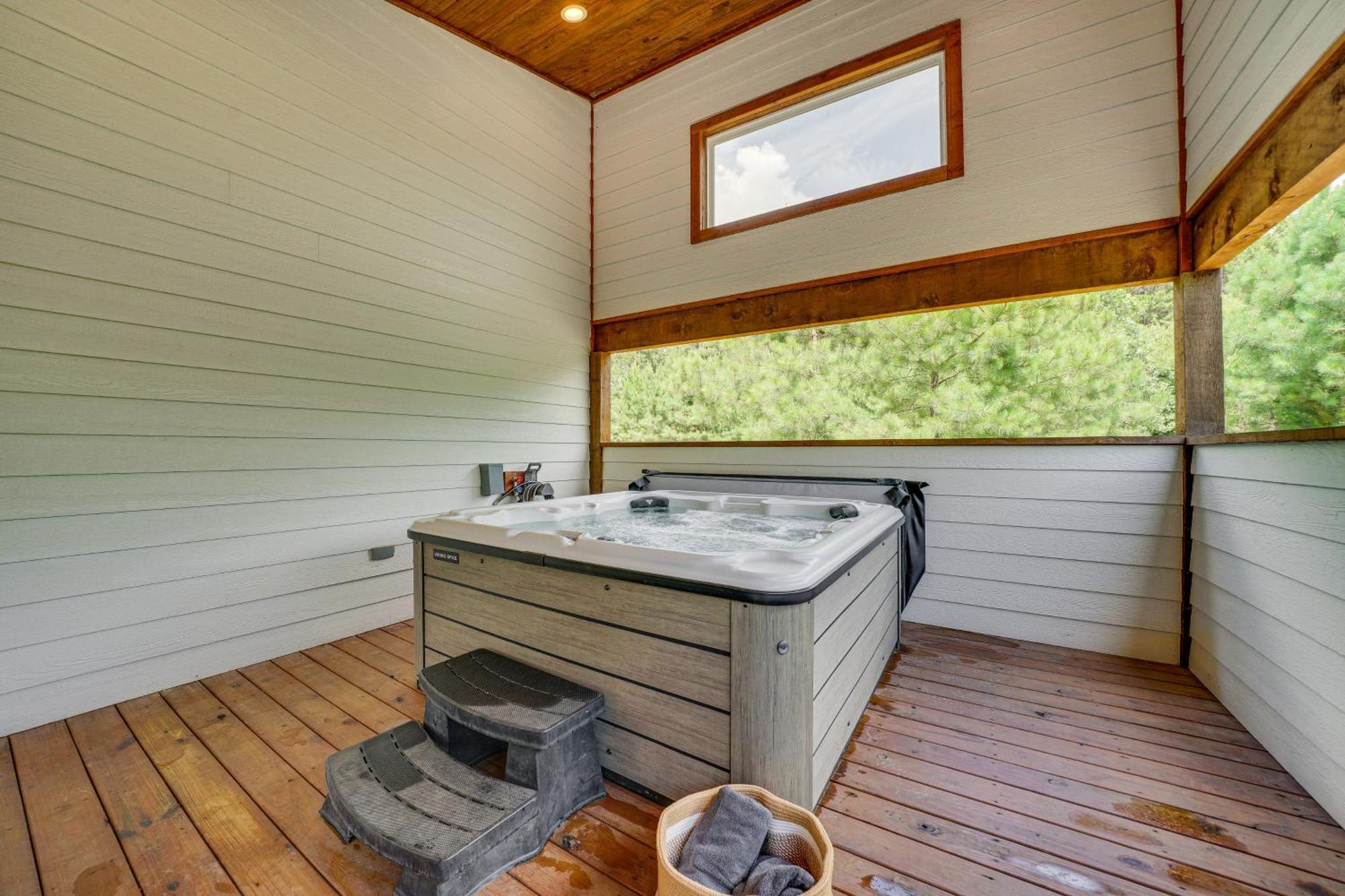 Tree-Lined Broken Bow Studio With Private Hot Tub! Luaran gambar