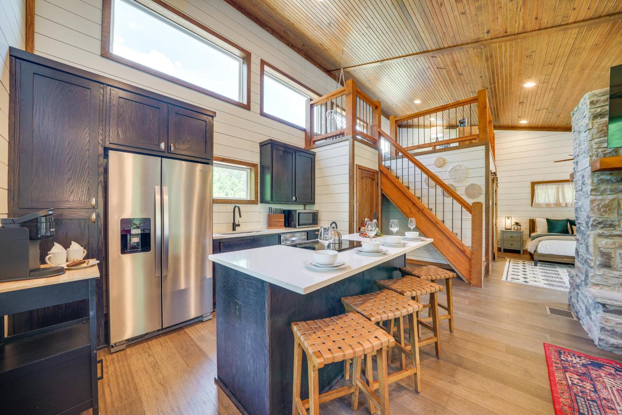 Tree-Lined Broken Bow Studio With Private Hot Tub! Luaran gambar