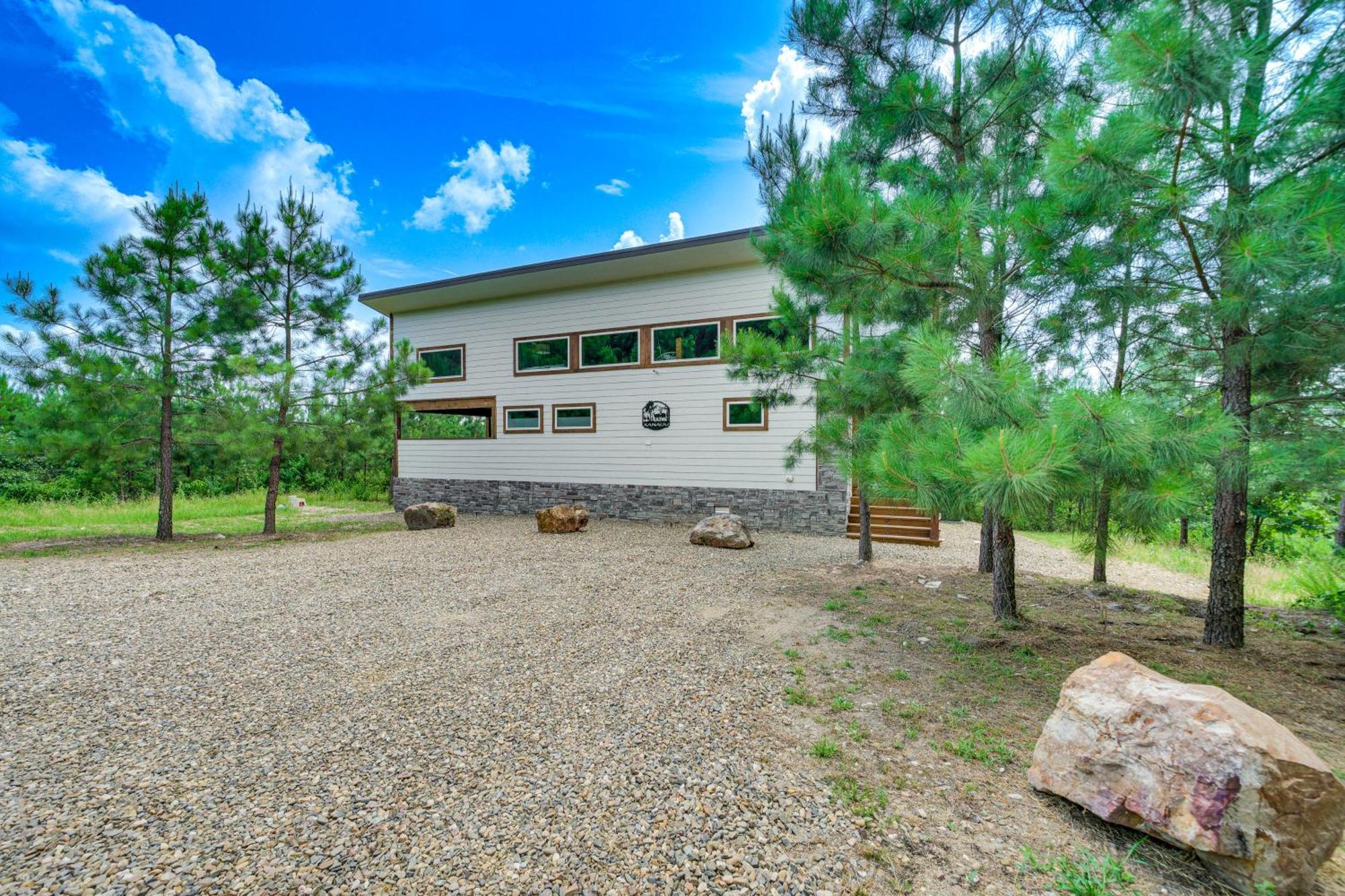 Tree-Lined Broken Bow Studio With Private Hot Tub! Luaran gambar